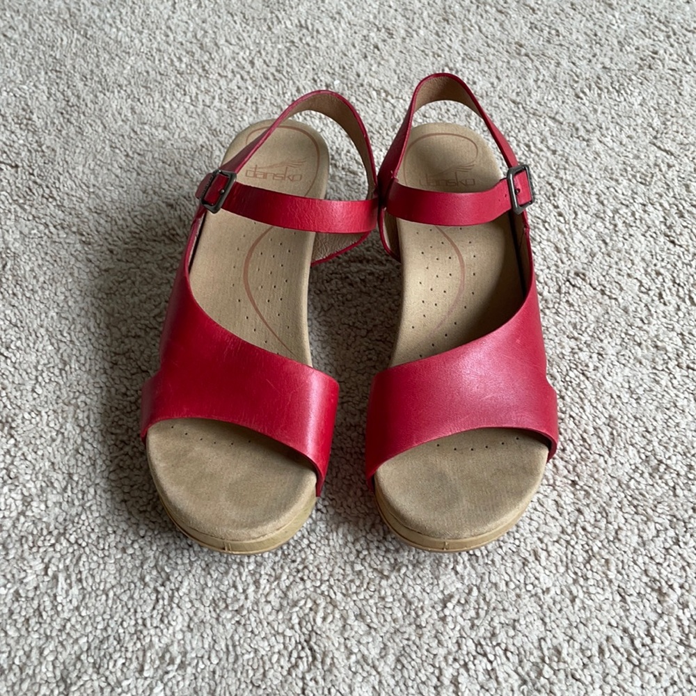 size 38 (8) dansko wedges!